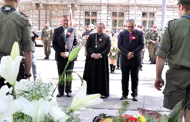 Po Eucharystii złożono kwiaty na grobie Nieznanego Żołnierza