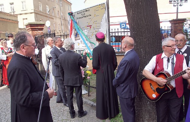 Odsłonięcie tablicy upamiętniającej otwarcie „Stacji Dzierżoniów”
na Międzynarodowym Szlaku św. Wojciecha