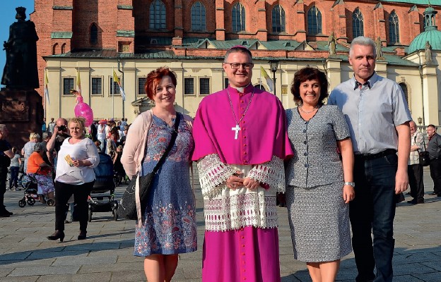 Bp Wiesław Śmigiel w Gnieźnie spotkał swoich wiernych z diecezji toruńskiej