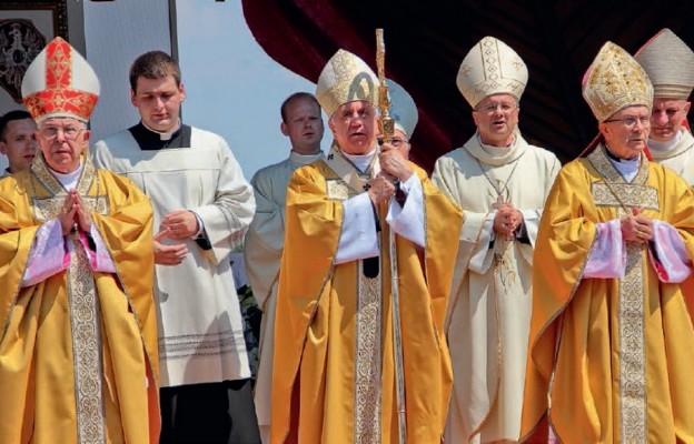 Odpustowej liturgii przewodniczył abp Andrzej Dzięga. Jubileusze świętowali bp Paweł Socha
i bp Antoni Stankiewicz