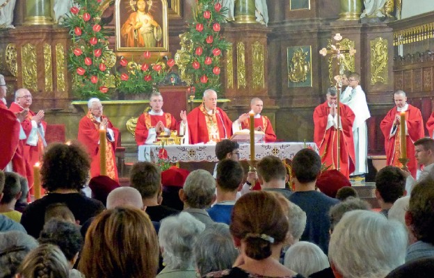 Uroczystości przewodniczył Biskup Legnicki