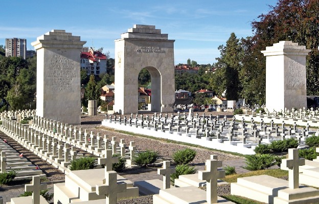 Lwów: modlitwa przy grobach Orląt i ofiar trwającej wojny