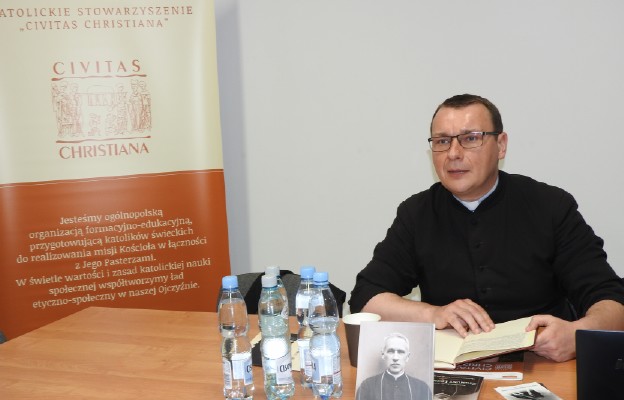 Ks. Krzysztof Irek promuje postać sługi Bożego bp. Zygmunta Łozińskiego