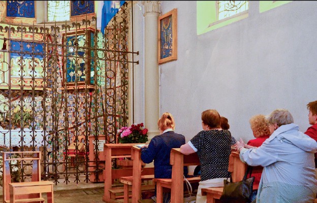 Koronka do Bożego Miłosierdzia w kaplicy Sanktuarium Matki Bożej Łaskawej przy ul. Kruczej we Wrocławiu