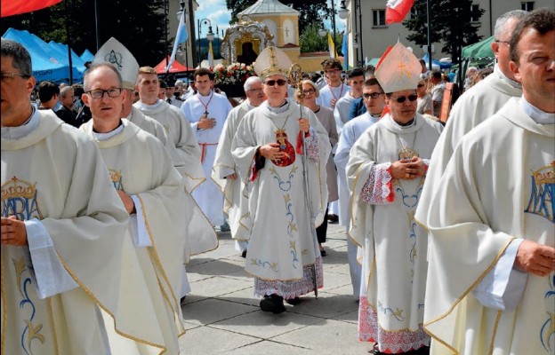 Uroczystości odpustowej przewodniczył bp Andrzej Siemieniewski z Wrocławia