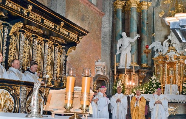 Abp Marek Jędraszewski,
bp Jan Piotrowski,
bp Marian Florczyk,
bp Krzysztof Nitkiewicz
podczas jubileuszowej
Mszy św. u cystersów