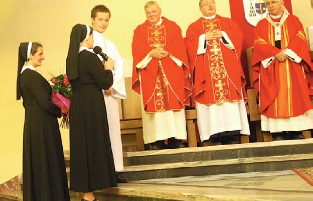 Siostry nazaretanki dziękują za obecność relikwii Męczennic z Nowogródka w kościele św. Wojciecha