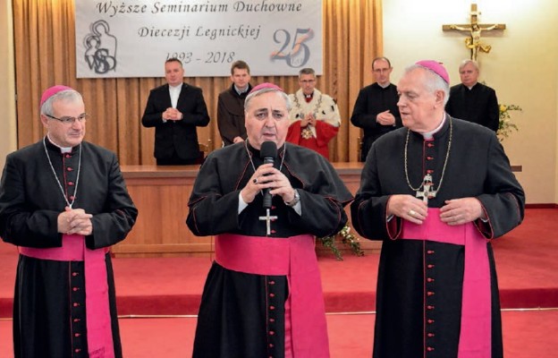 W uroczystości wzięli udział: abp Salvatore Pennacchio,
bp Zbigniew Kiernikowski, bp Marek Mendyk