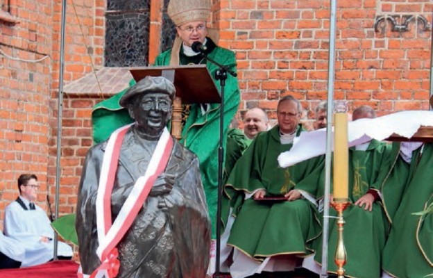 Odsłonięcie pomnika śp. ks. prał. Witolda Andrzejewskiego