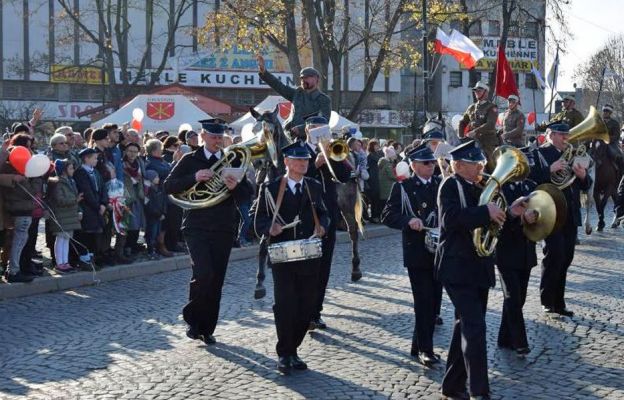 Przejazd Józefa Piłsudskiego po kraśnickim rynku 