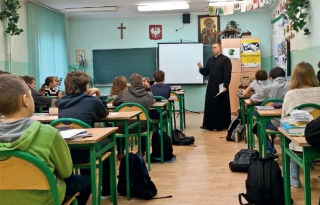 Próba sekularyzacji polskiej szkoły