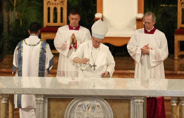 Panama: Franciszek poświęcił ołtarz z relikwiami świętych Jana Pawła II i Oskara Romero
