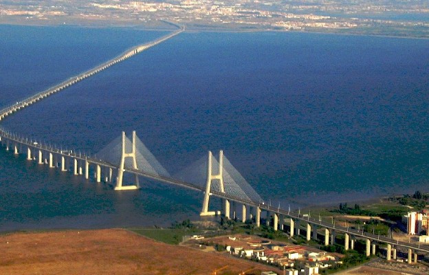 Most Vasco da Gamy. Rzeka Tag w okolicach Lizbony