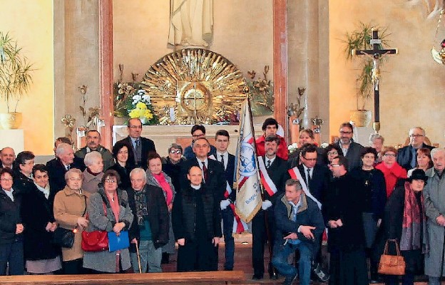 Po Mszy św. uczestnicy jubileuszowego spotkania zostali zaproszeni do pamiątkowej fotografii Józef Wieczorek