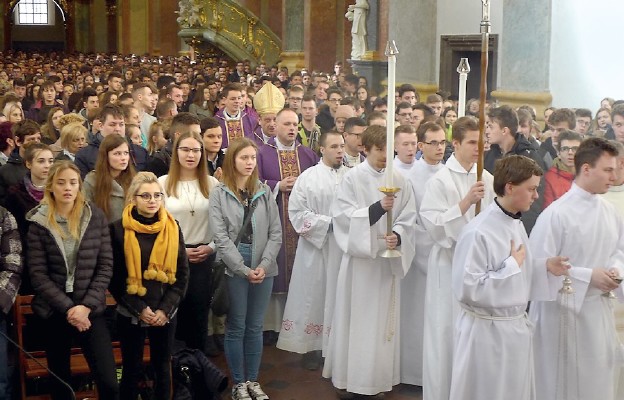 Bazylika Jasnogórska wypełniła się maturzystami