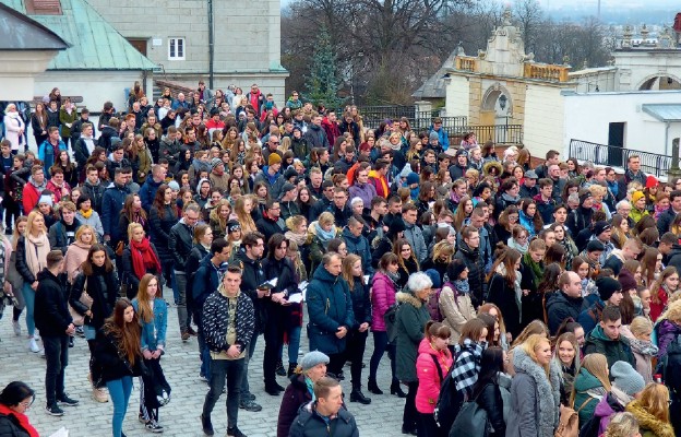 Pielgrzymkę zakończyła Droga Krzyżowa