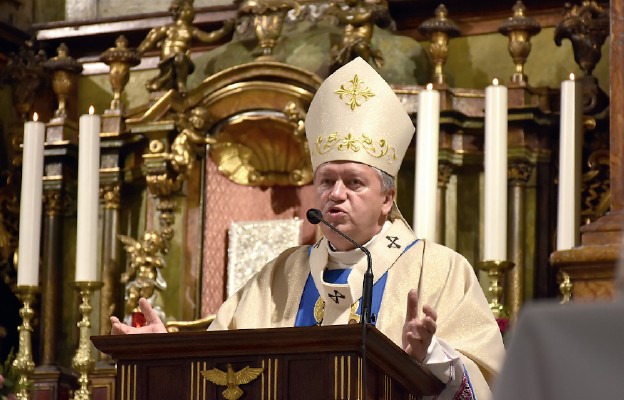 Abp Józef Kupny, metropolita wrocławski głosi homilię w Sanktuarium Jasnogórskiej Matki Kościoła we Wrocławiu