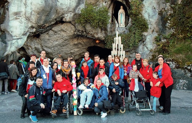 Niepełnosprawne dzieci liczą na pomoc, by tak jak inni mogli
pojechać do Lourdes
