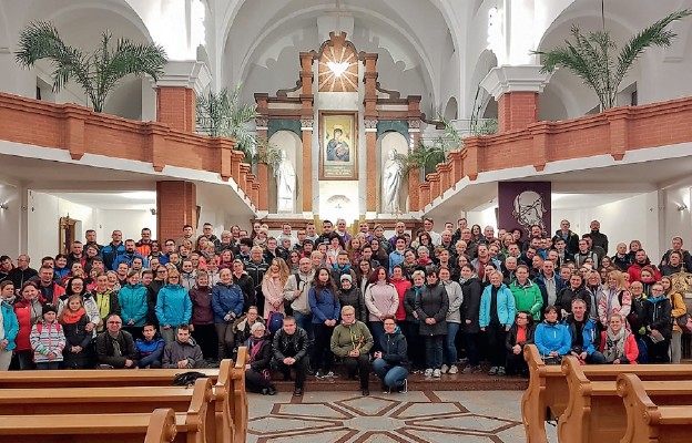Z kościoła parafialnego w Gorzycach na Ekstremalną Drogę Krzyżową wyruszyło ponad 200 osób