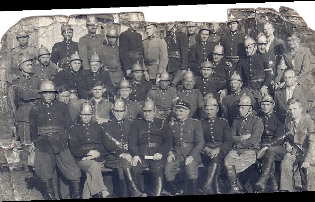 Historyczne zdjęcie z początków działoszyckiej straży