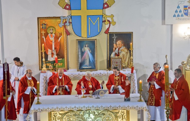 Mszy św. przewodniczył biskup senior Stefan Cichy