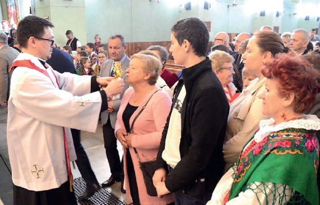 Parafianie czczą relikwie bł. ks. Jerzego