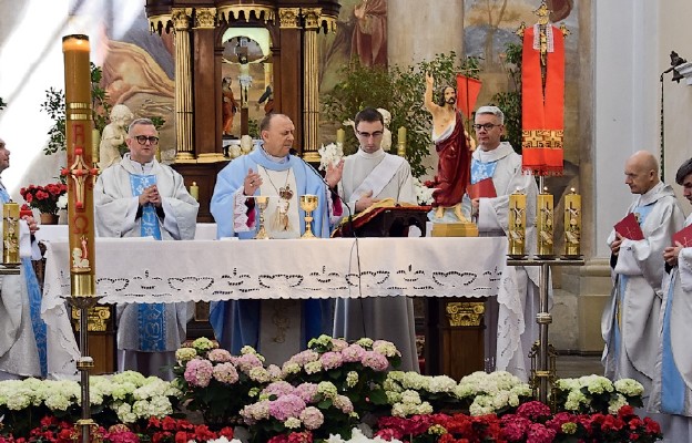 Bp Tadeusz Pikus przewodniczył Eucharystii w węgrowskiej bazylice