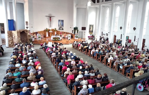 Szczególne miejsce w wypełnianiu woli Maryi pełnią członkowie parafialnych grup Żywego Różań