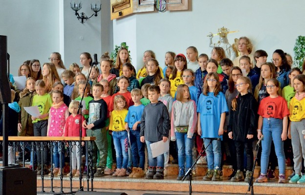 Uczestnicy XIV edycji Festiwalu Twórczości Chrześcijańskiej to dzieci i młodzież z całej Polski