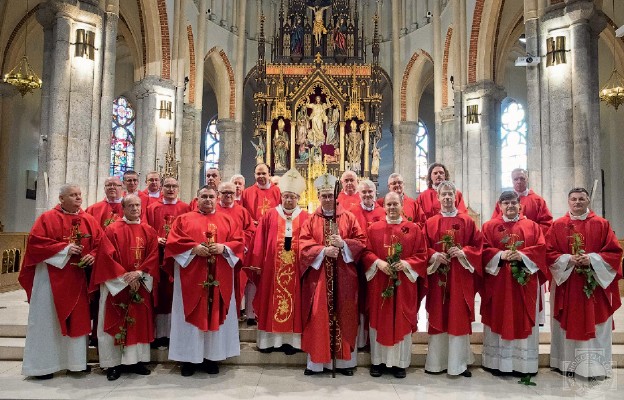 Kapłani przeżywający 25-lecie święceń prezbiteratu