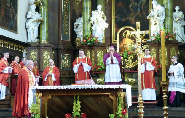 Tegoroczny odpust katedralny był związany także z 5. rocznicą ingresu biskupa legnickiego Zbigniewa Kiernikowskiego