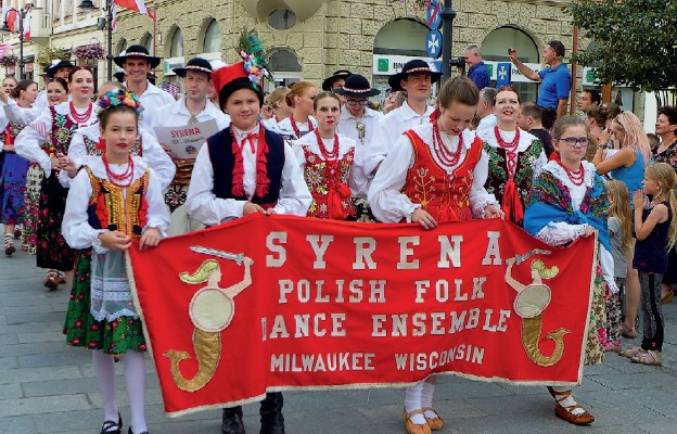 Uczestnicy Światowego Festiwalu Polonijnych Zespołów
Folklorystycznych