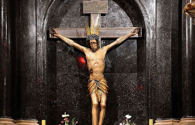 Krucyfiks w Kaplicy Cudownego Pana Jezusa Ukrzyżowanego w katedrze św. Jana w Warszawie