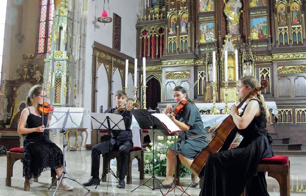 Koncert utalentowanych młodych uczniów szkół muzycznych z Polski, Niemiec i Ukrainy w bazylice mniejszej zakończyły owacyjne oklaski