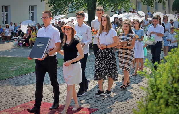 Oazowicze u stóp Matki Bożej