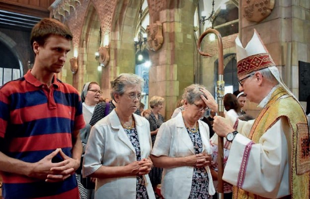 Bp Andrzej Siemieniewski udzielił katechetom indywidualnego błogosławieństwa na nowy rok pracy