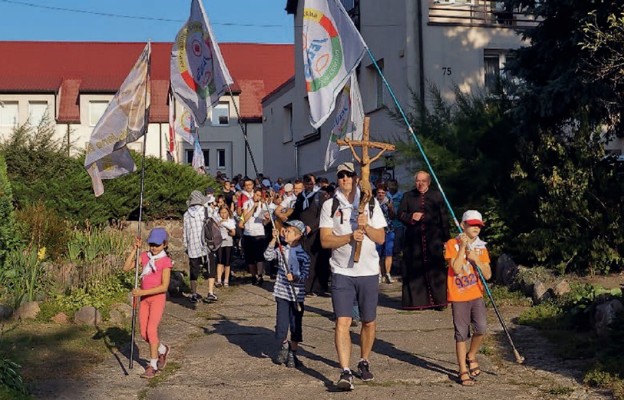 W pielgrzymce wędrowało blisko 200 osób