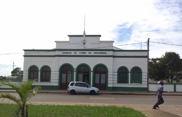 Mozambik. Dworzec kolejowy w Xai-Xai