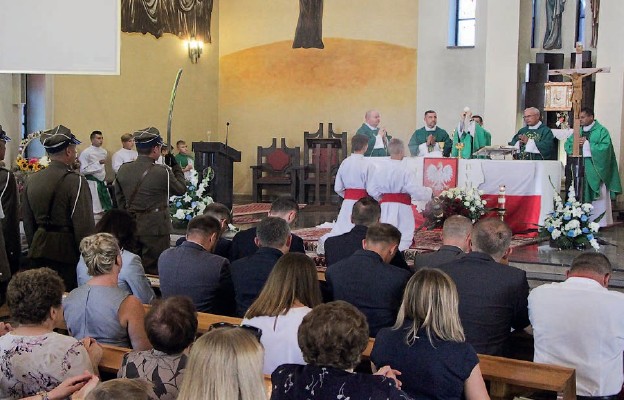 Rocznicowa Msza św. w kościele parafialnym w Kłyżowie