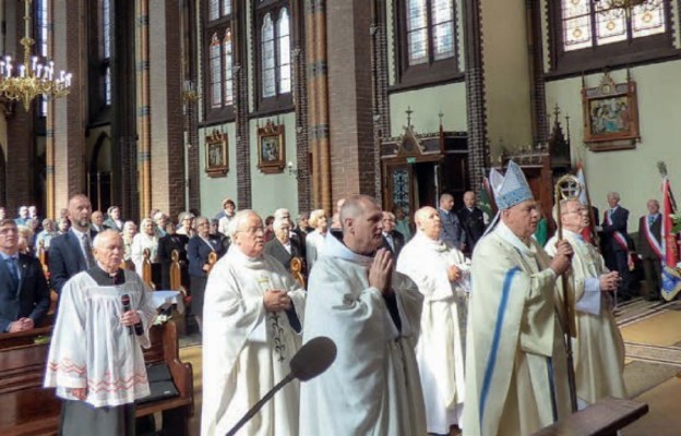 Eucharystii jubileuszowej przewodniczył biskup legnicki