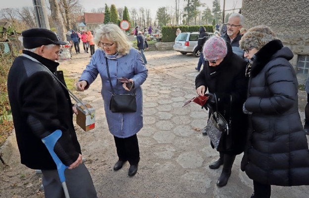 Wałbrzyszanie ze szczodrością i sercem wspierają od lat akcję „Mogiłę  pradziada ocal od zapomnienia” – mówi Adam Piotrowski