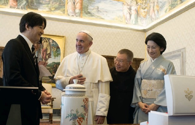 Papieża Franciszka zaprosiła do Japonii w maju 2016 r. ówczesna para książęca. Dziś Naruhito przyjmuje Ojca Świętego jako cesarz Japonii