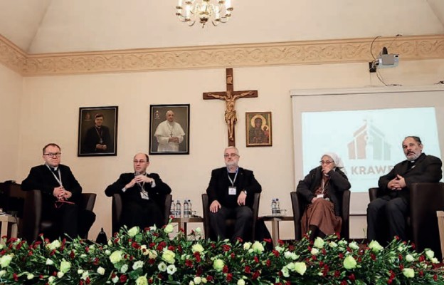 Debata pt. „Kościół na krawędzi?”, od lewej: Agnieszka Bugała, ks. Grzegorz Sokołowski, abp Wojciech Polak, Marcin Przeciszewski, s. Małgorzata Chmielewska, ks. Tadeusz Sakowicz-Zaleski, o. Paweł Kozacki OP