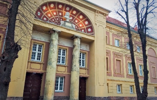 Gmach główny teatru w Głogowie