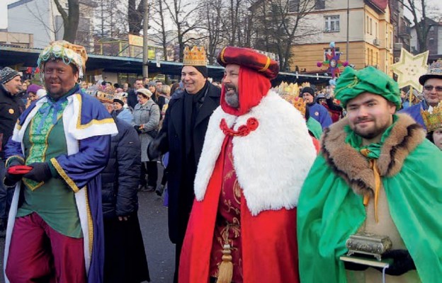 W orszaku co roku bierze udział bp Grzegorz Kaszak