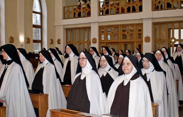 Siostry podczas uroczystej Eucharystii
