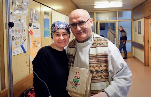 Ks. prał. Tadeusz Bożełko troszczy się o zdrowie duchowe onkologicznych pacjentów