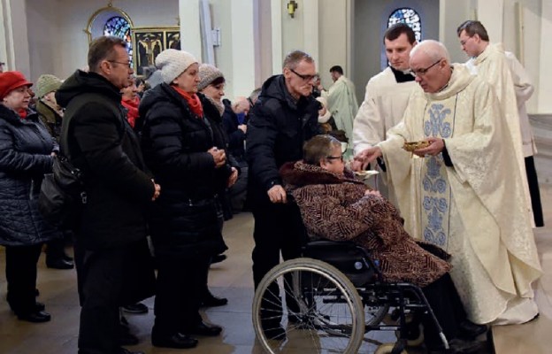 W Eucharystii Jezus uzdrawia rany człowieka