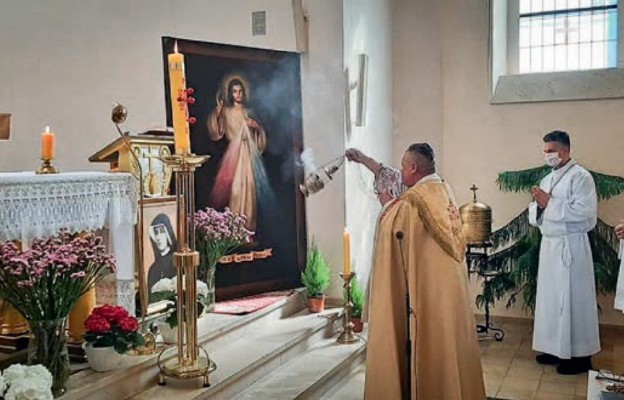 Poświęcenia obrazu Jezusa Miłosiernego dokonał proboszcz