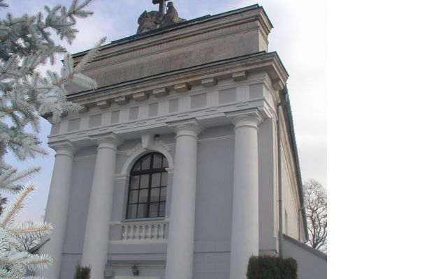 Fasada kościoła w Krzyżanowicach